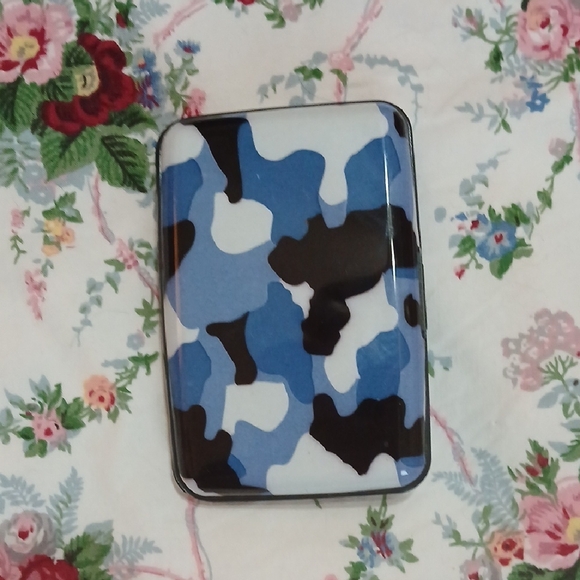 ♡Blue and Black Camouflage Business Card Case♡ - Picture 3 of 13